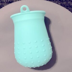 Paw washer, used once and sanitized